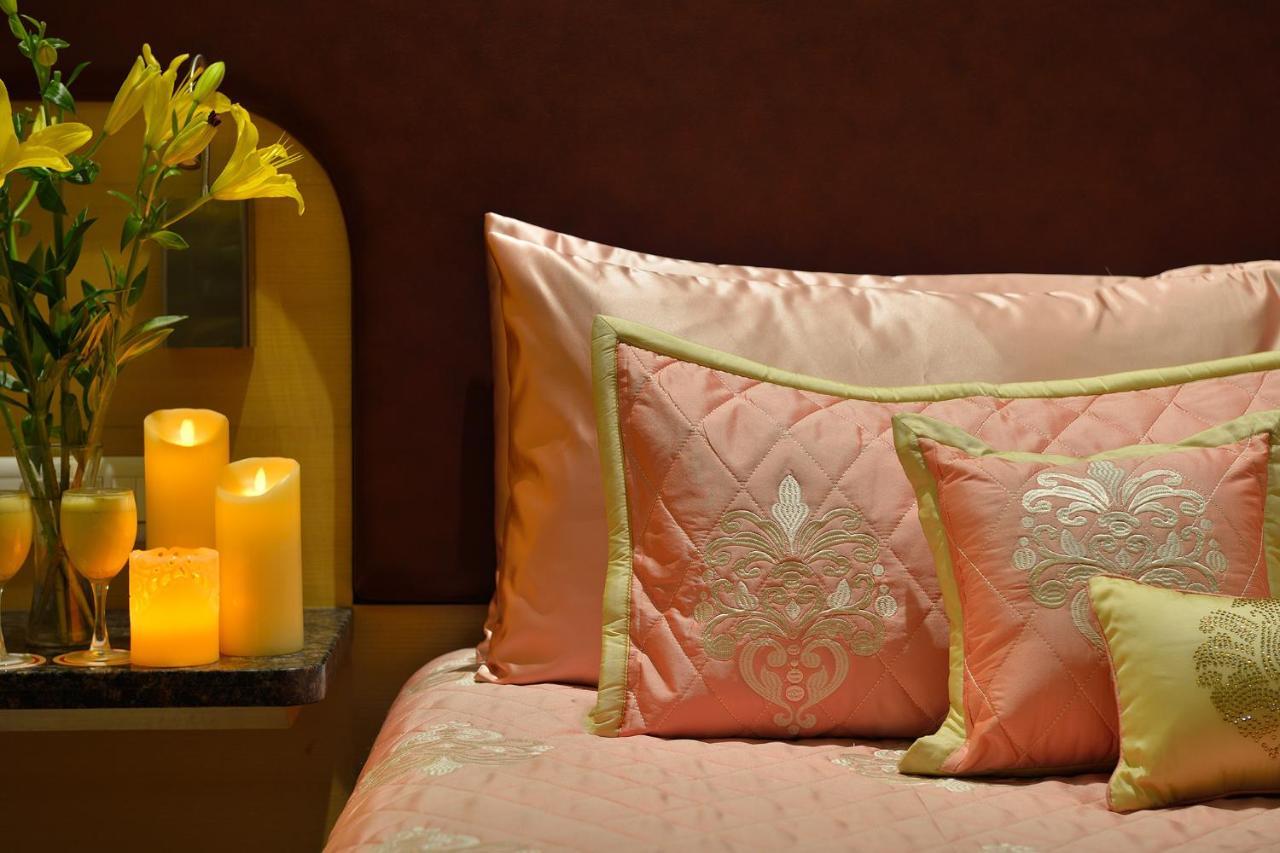 Deluxe Room Queen Bed City View