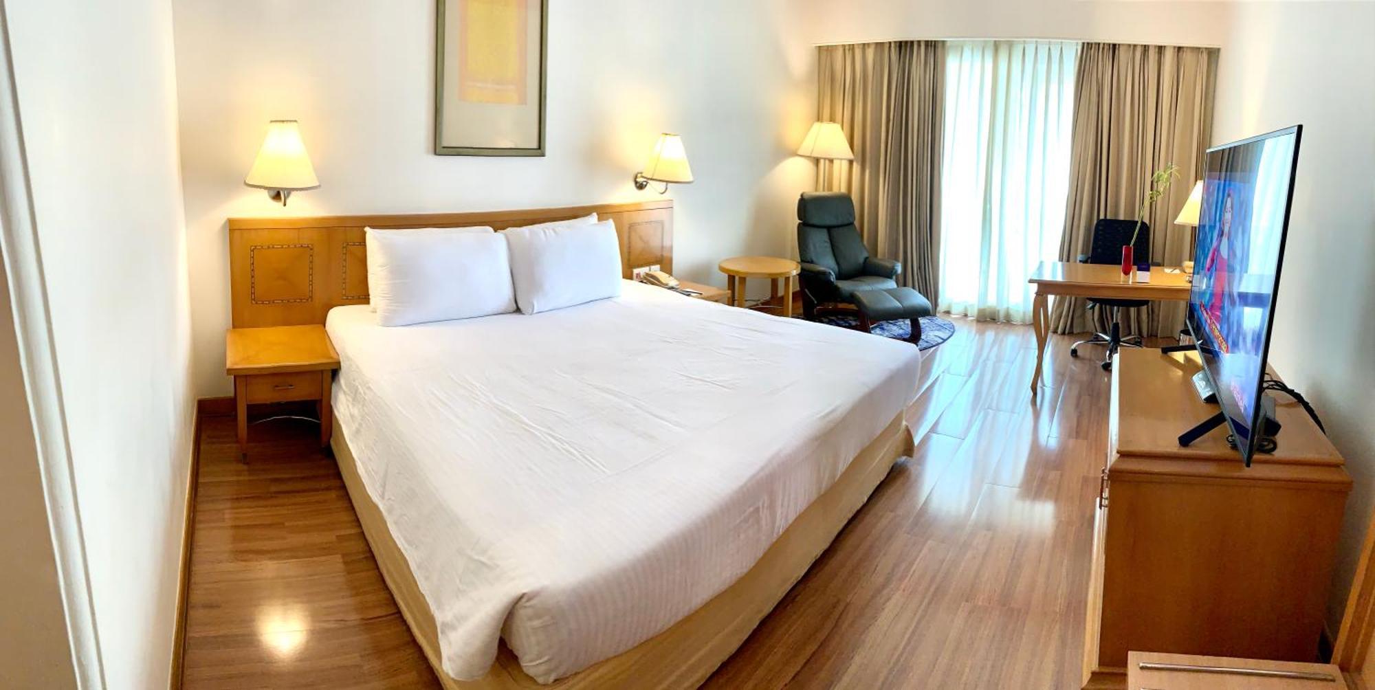 Superior Room City View Queen Bed